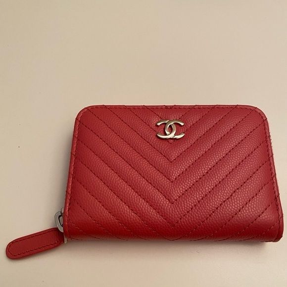 100% Authentic Chanel chevron zip card case - Picture 1 of 16